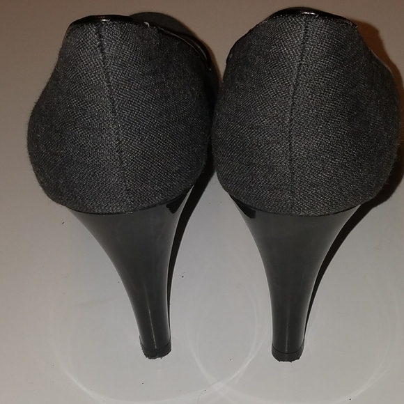 Nine West 9M, gray fabic like, blk heel - Picture 3 of 7